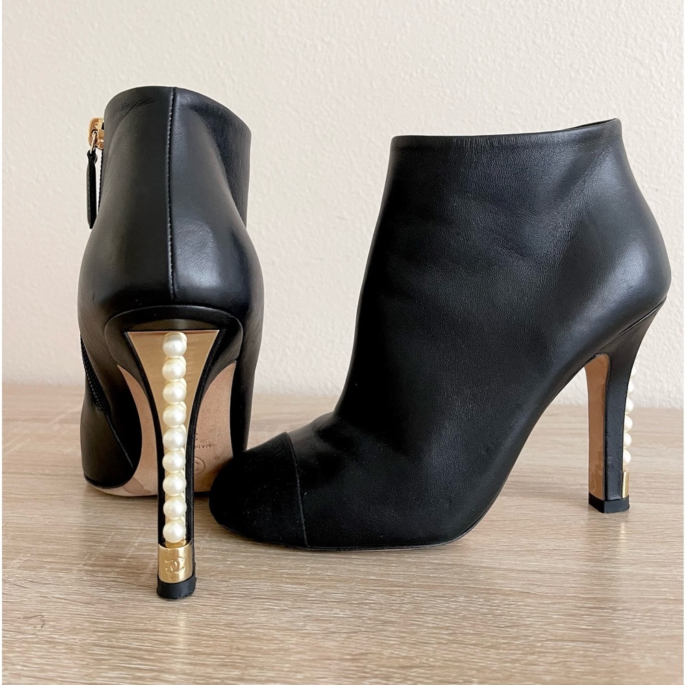 Chanel Black Leather Pearl Heels Ankle Boots Booties Women’s Sz 37.5/7.5 - Picture 2 of 13